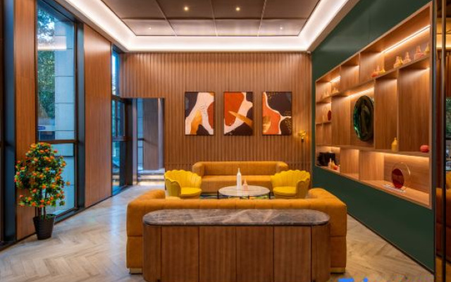 Orange Hotel (Yuyao Colorful City)