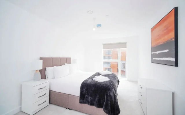 1 Bed Serviced Apartment Bracknell Station 5 Mins