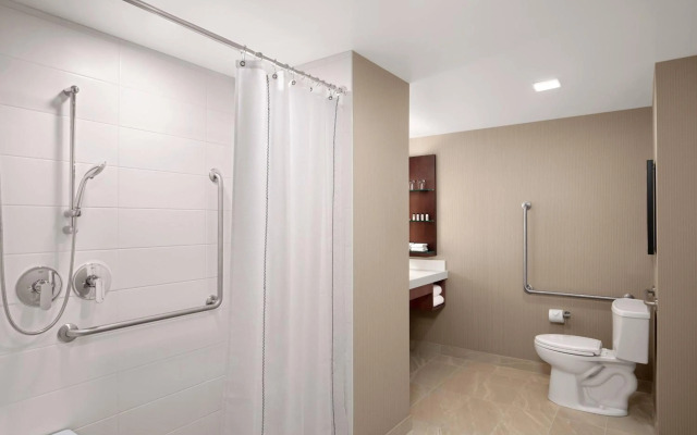 Delta Hotels by Marriott Thunder Bay