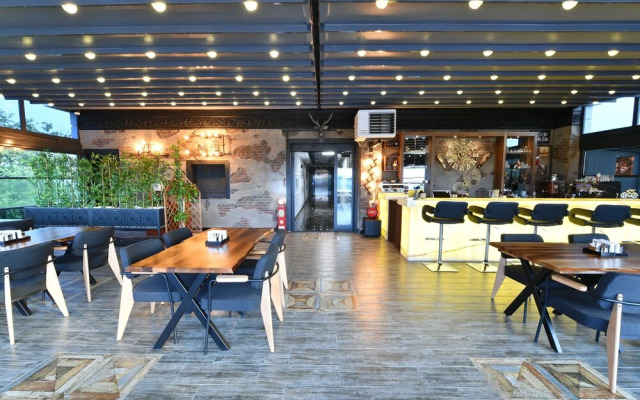 D'Lux Boutique Hotel