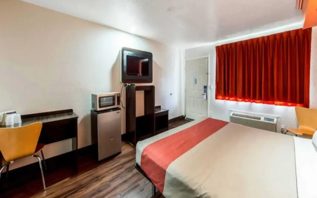 Motel 6 San Antonio, Tx - Frost Bank Center