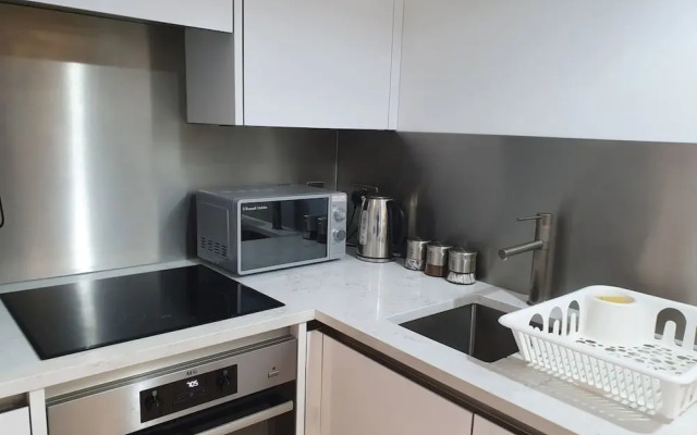 Lux Kings RD City Centre Studio Apartment Reading