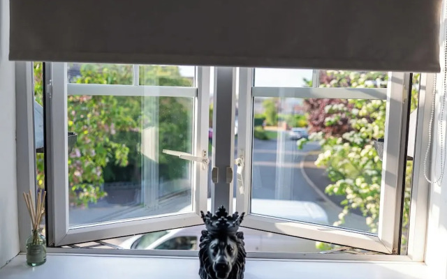 House Sleeps6-garden-petsok-parking-long Stay Disc