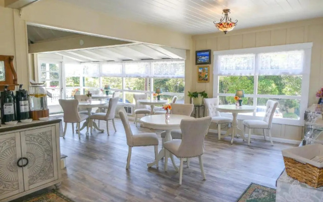 Carmel Green Lantern Inn
