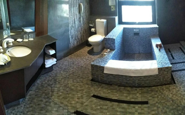 The Loft Seaside Suites