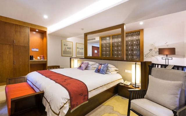 Longmen Impression Hotel