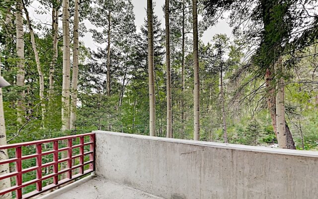 15tru5ai 3 Bedroom Condo