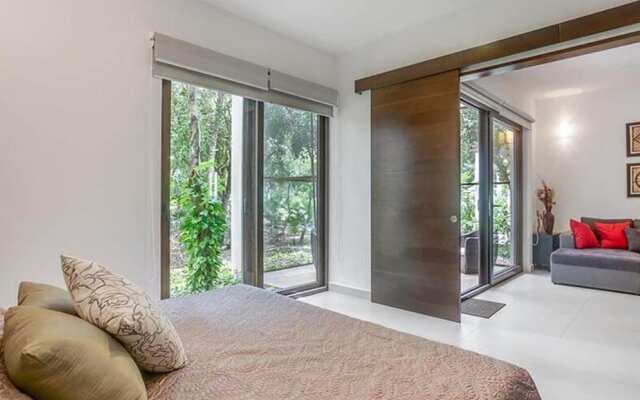 HIRA G1 Condo terrace screened by Gate48