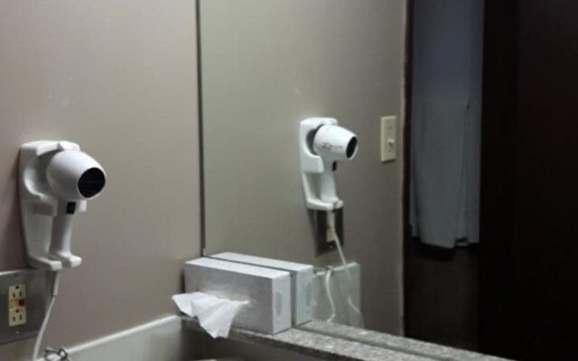 Canway Inn & Suites