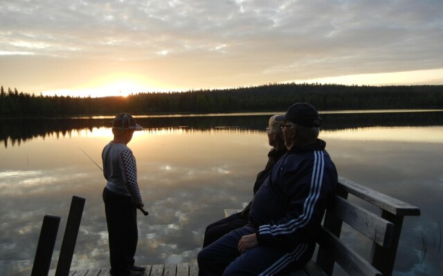 Isokenkäisten Klubi, Wilderness lodge