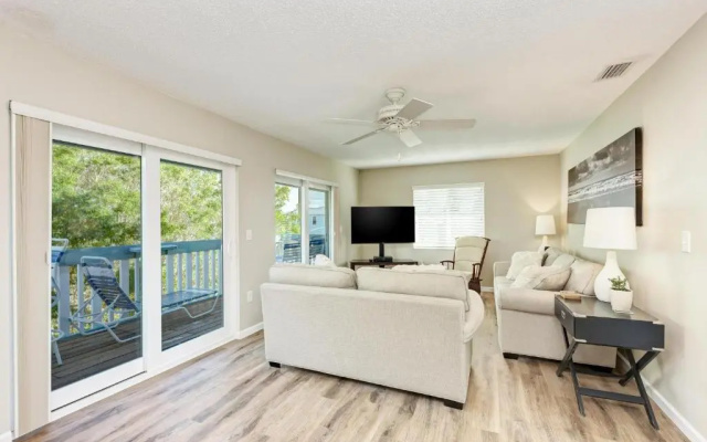 Anna Maria Island Beach Palms 8B