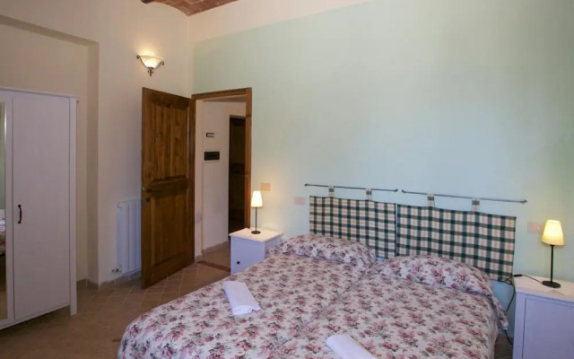 Lovely Farmhouse in Tuscany With Panoramic View