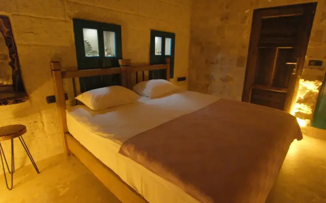 Euphoria Cave House