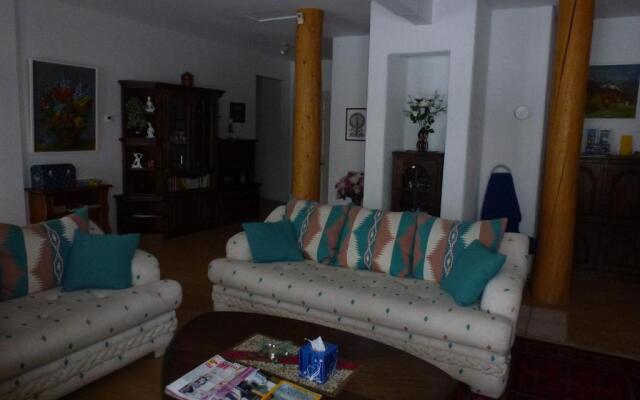 Little Black Bear Lodge/B&B