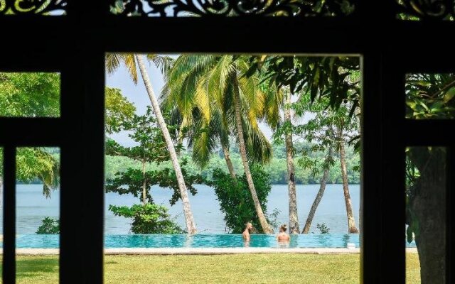Arunalu Lake Front