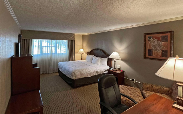 Clarion Inn Garden City