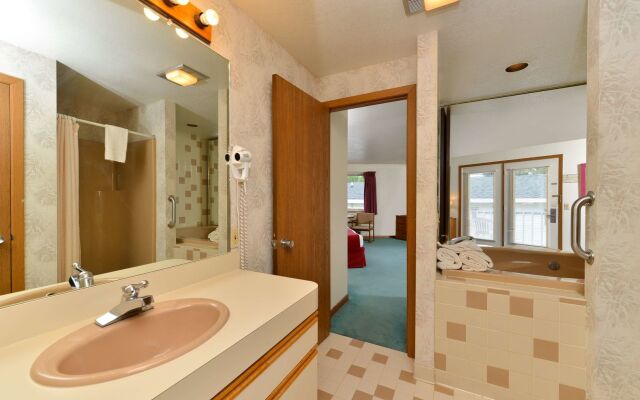 Travelodge by Wyndham Mackinaw City