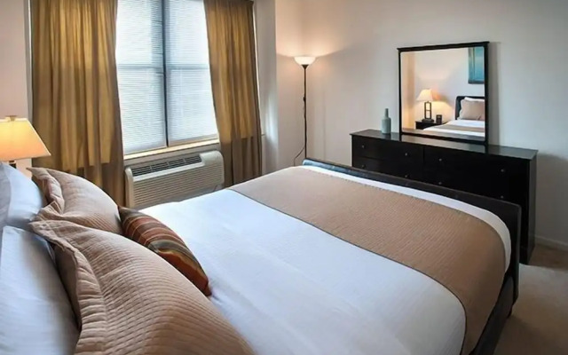 Premier Furnished Apt at Grove Pointe