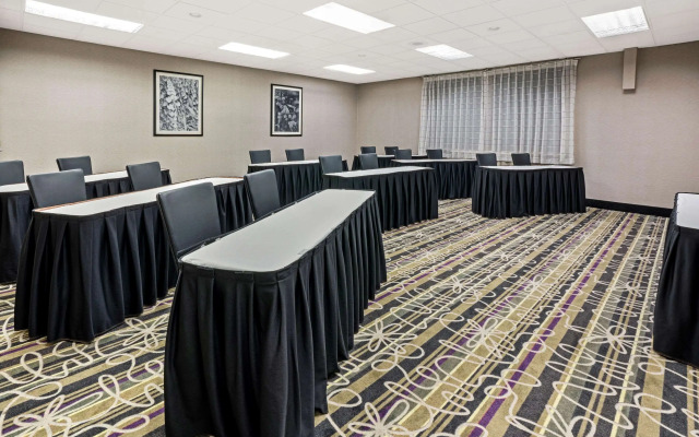 La Quinta Inn & Suites by Wyndham Tacoma - Seattle