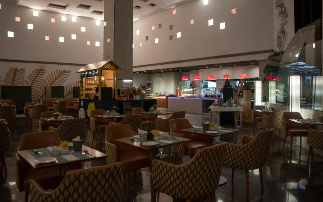 Golden Tulip Muscat
