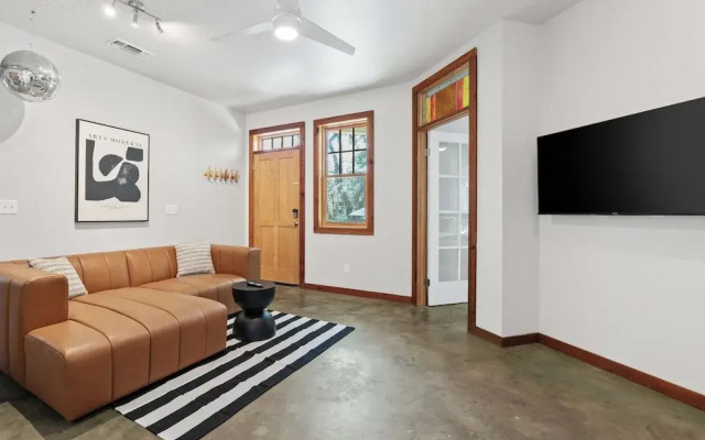 Urban Cowboy Villas - Heart of 704