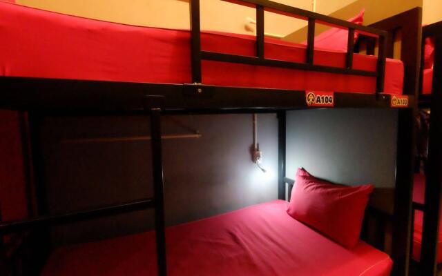 Let It Bee Econo Hostel