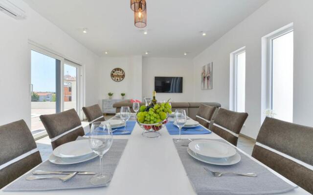 Luxury villa with pool near the beach 2