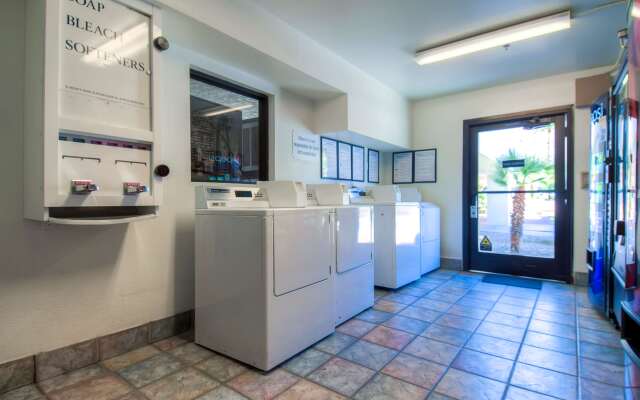 Motel 6 Palm Springs, CA - Downtown