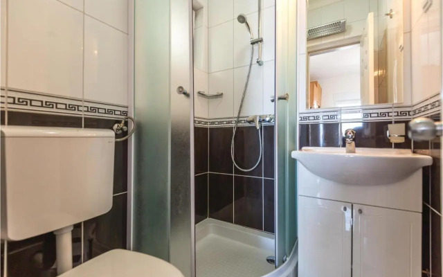 One-Bedroom Apartment Makarska with Sea View 04