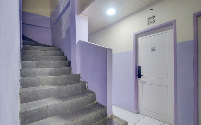 OYO 92040 Superstar Kost Dan Homestay