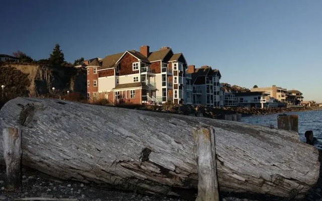 Tides Inn & Suites