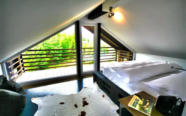 Hotel 12