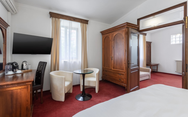 Arc de Triomphe by CityBookings