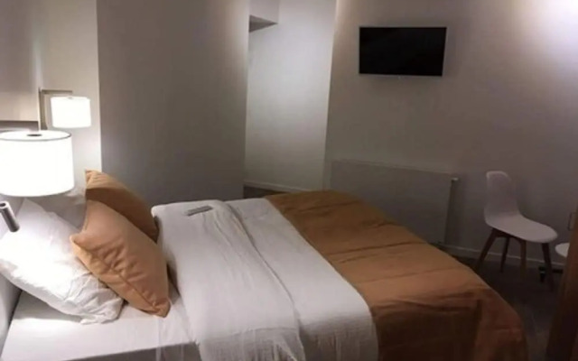 Отель Ferney République