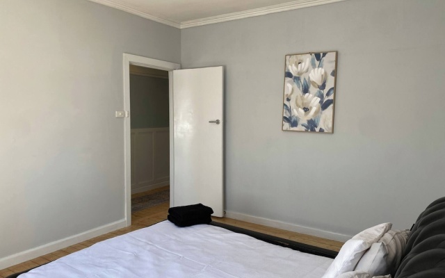 Central 1940s Bendigo Home Hamptons Heritage Reno – Guest Rooms – Bendigo