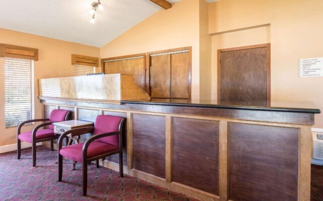 The Parkwood Inn & Suites