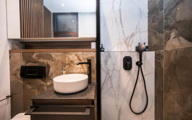 Luxury Design 2bdr Apartment