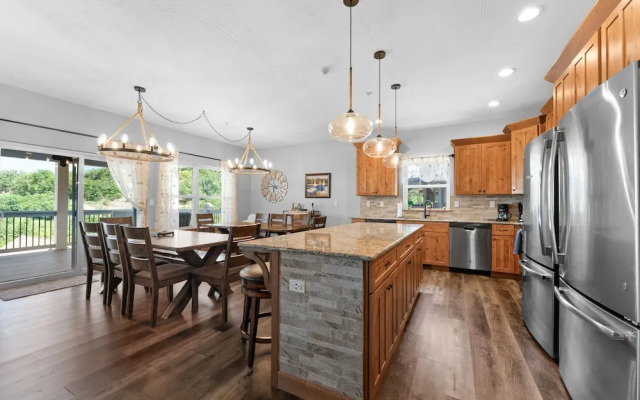 Cc115- Lakeside Landing 8 Bedroom Home