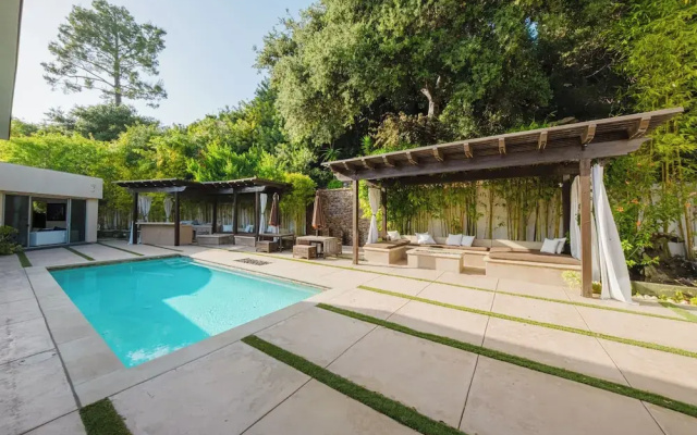 Zen Estate - Luxurious 5BR Beverly Hills Sanctuary With Pool & Canyon Views