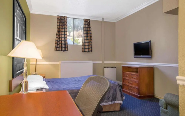 Super 8 Hayward Downtown