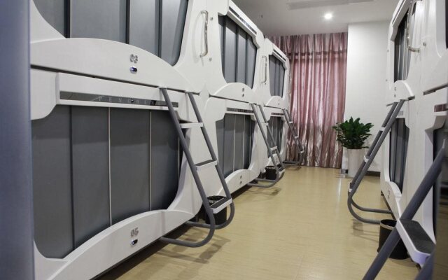Hangzhou Space Capsule Hotel