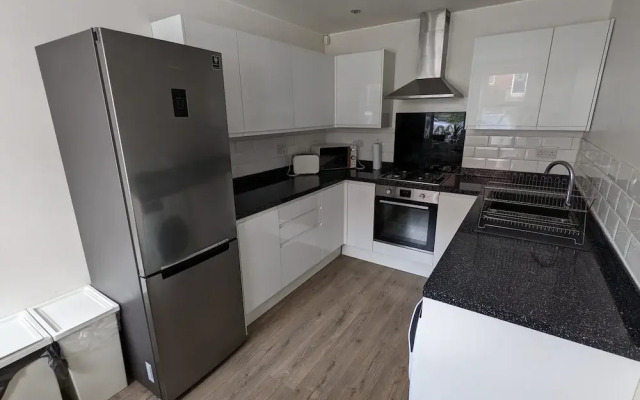 Beautiful and Spacious 4 Bedroom Home Armley Leeds