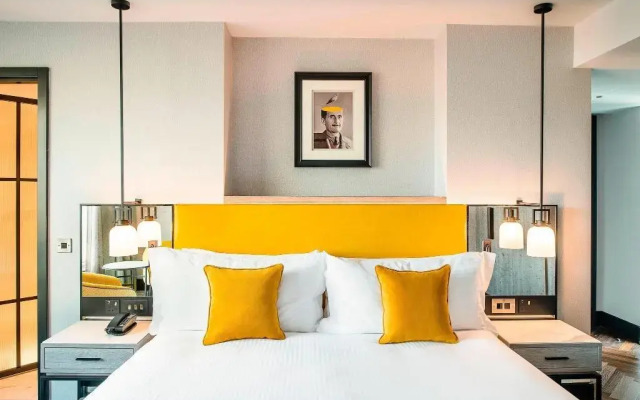 The Dixon, Autograph Collection