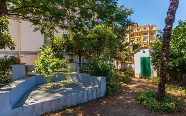 Quite Shelter in Naples