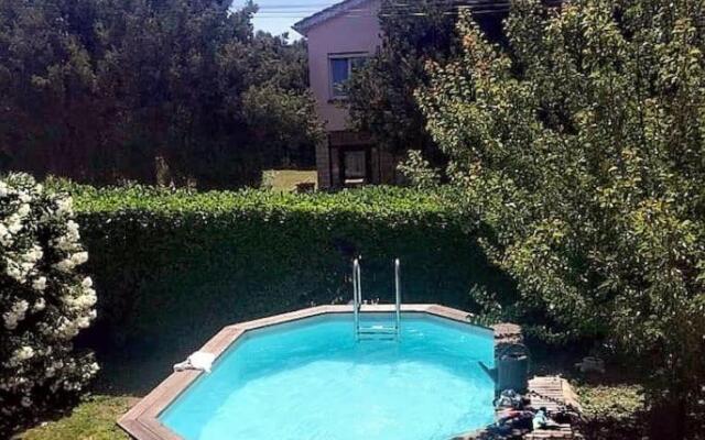 Villa Familiale avec Piscine au coeur de 1200m² de jardin..