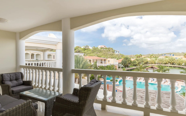 Chic Apartment in Willemstad Surrounded by Tropical Garden
