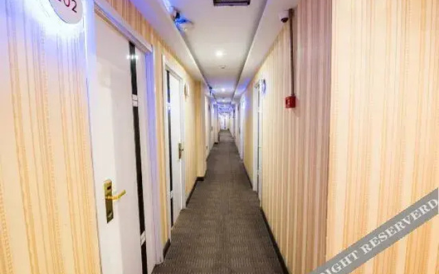 Yixin Business Hotel (Changchun Railway Station Heishui Road)