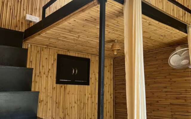 Arahnyam Pool Side Cafe & Resort