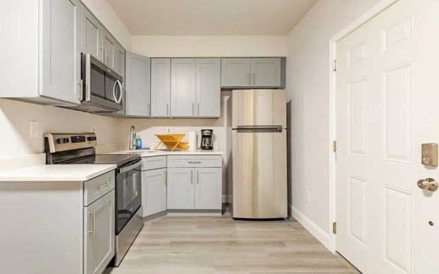 Chic & Cozy Philly Stay in City Center