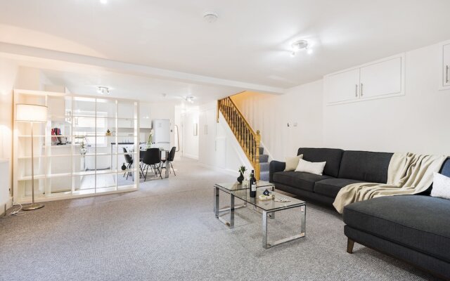 Modern Kensal Green Apartment